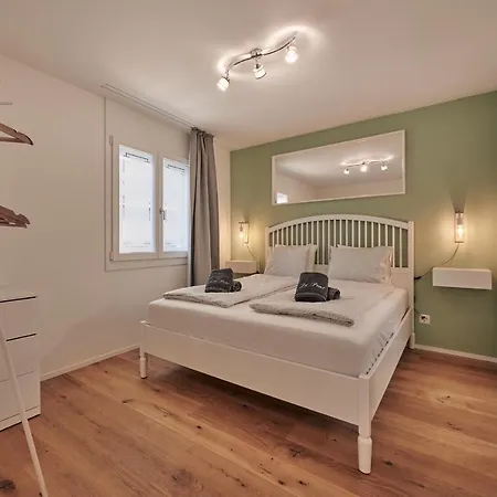 Center With Mountain View Lägenhet