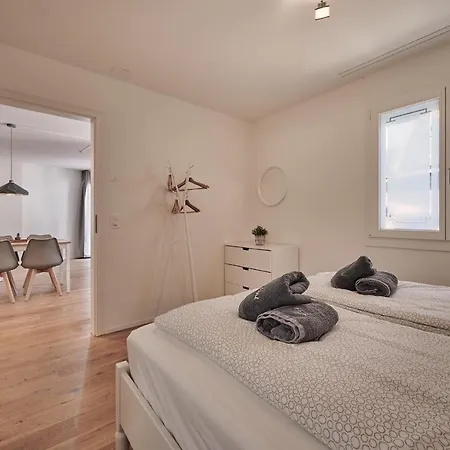 Center With Mountain View Lägenhet